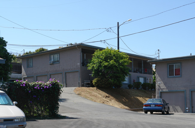 951-971 Escondido Ave in Vista, CA - Building Photo - Building Photo