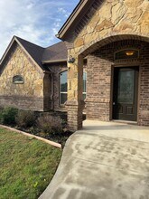103 Sandstone Ln in Weatherford, TX - Building Photo - Building Photo