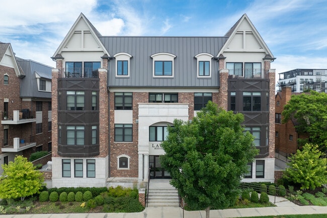 Laurel Apartments in Highland Park, IL - Building Photo - Building Photo
