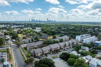 Tramor at Creek Village in Austin, TX - Foto de edificio - Building Photo