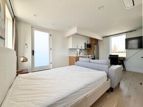 485 Tompkins Ave in Brooklyn, NY - Foto de edificio - Building Photo