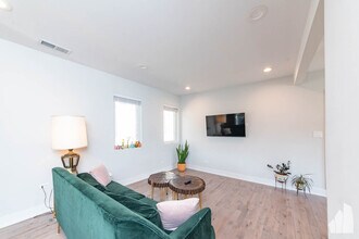 1013 W 18th St, Unit #2 in Chicago, IL - Foto de edificio - Building Photo