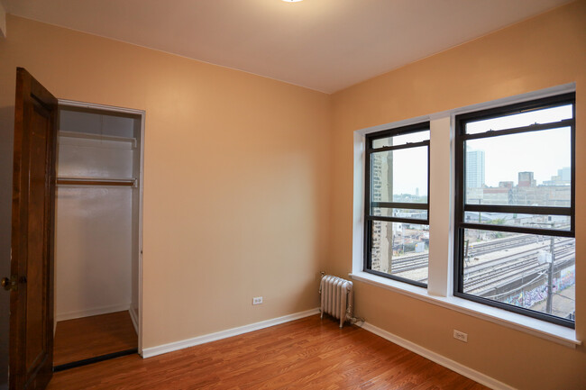 6233 N Winthrop Ave, Unit #404 in Chicago, IL - Building Photo - Building Photo