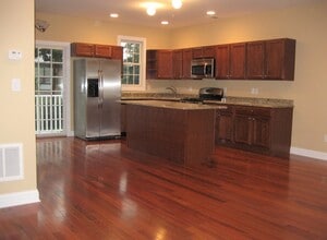 330 Maple Ave, Unit #29 in Westbury, NY - Building Photo - Building Photo