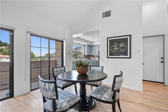 3482 Coldwater Canyon Ave in Los Angeles, CA - Foto de edificio - Building Photo