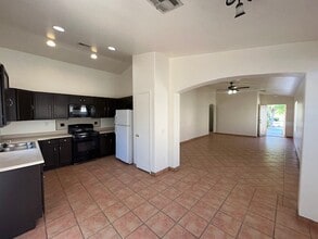 5021 Lunetto Ave in Las Vegas, NV - Building Photo - Building Photo