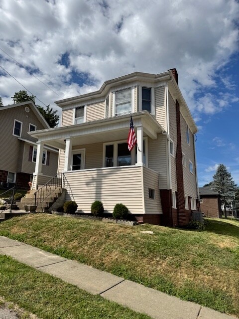 12 Clay Ave in Wheeling, WV - Building Photo