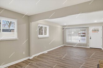 28555 Stuart Ave in Southfield, MI - Building Photo - Building Photo