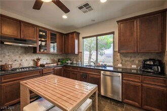 31 Via Mantova in Henderson, NV - Foto de edificio - Building Photo