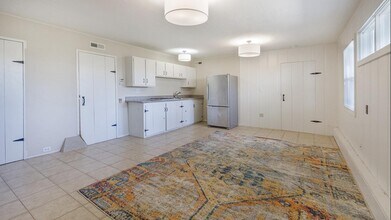 Newly Renovated 1 bed 1 bath in Kensington, CA - Foto de edificio - Building Photo