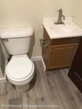 512 E 8th Ave in Munhall, PA - Building Photo - Building Photo