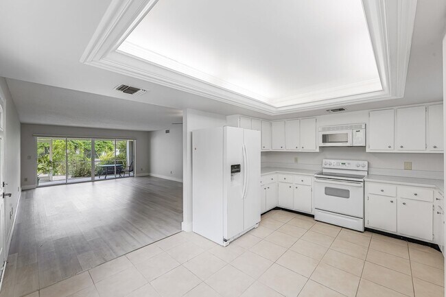 1201 Solana Rd in Naples, FL - Building Photo - Building Photo