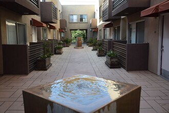 21306 Parthenia St in Los Angeles, CA - Building Photo - Building Photo