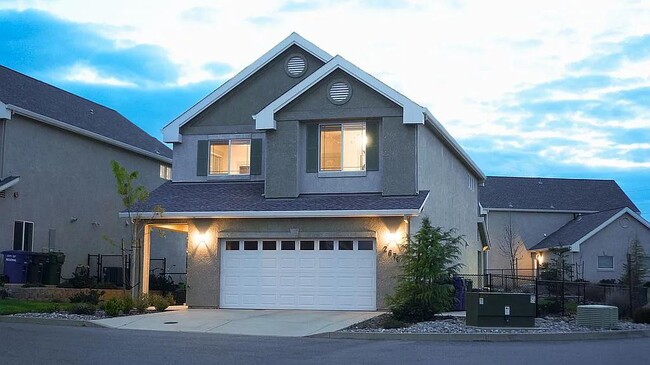 2676 Brooklyn Ln in Redding, CA - Building Photo - Building Photo