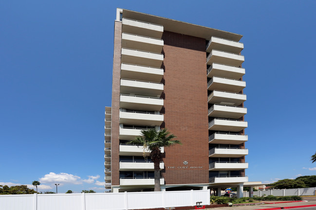 The Cliff House in Corpus Christi, TX - Building Photo - Building Photo