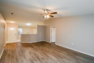 84 Reeding Ridge Dr W in Jacksonville, FL - Building Photo - Building Photo