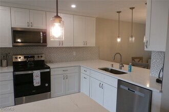 12621 Kelly Sands Way in Ft. Myers, FL - Building Photo - Building Photo