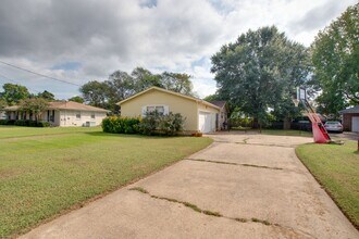 904 SE Chatterson Rd in Huntsville, AL - Building Photo - Building Photo