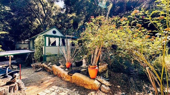 property at 971 Old Topanga Canyon Rd