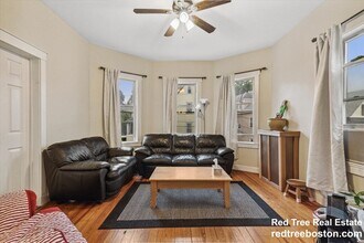 24 Weld Hill St, Unit 4 in Boston, MA - Foto de edificio - Building Photo