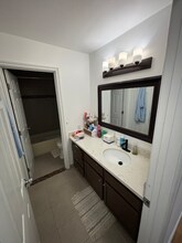 1911 Congress Cir in Anchorage, AK - Foto de edificio - Building Photo