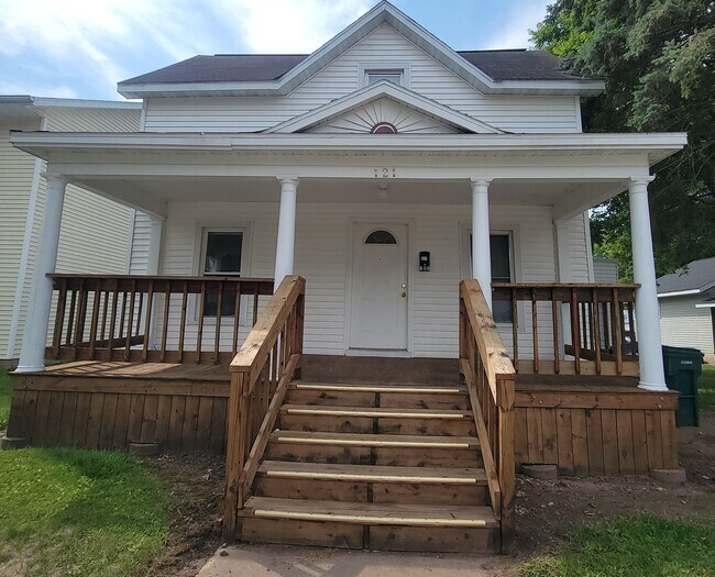 121 Broadway St in Eau Claire, WI - Building Photo - Building Photo