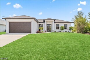 2705 Darlene Pl in Lehigh Acres, FL - Building Photo