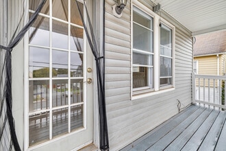 152 W Center St in Manchester, CT - Building Photo - Building Photo