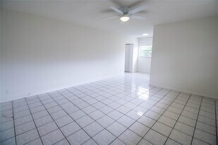 2537 Lincoln St in Hollywood, FL - Building Photo