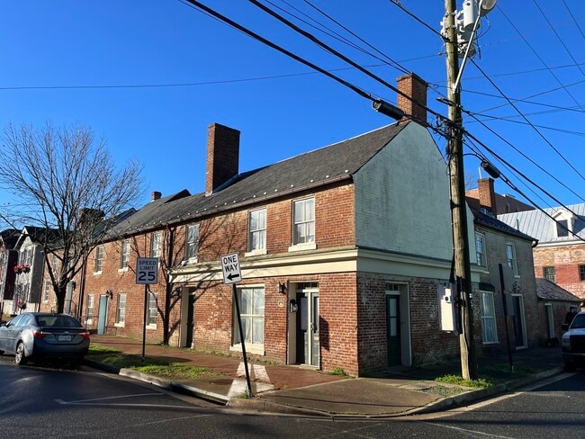 320 Princess Anne St, Unit 320.5