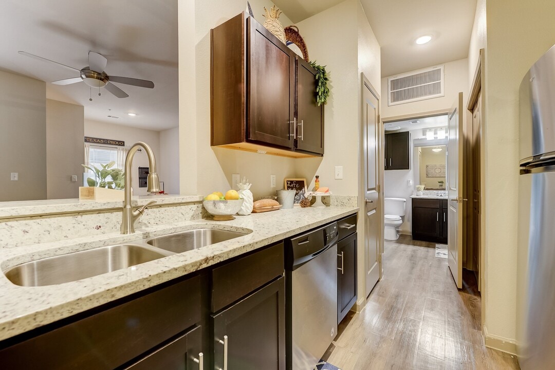 Riverside Apartments in Arlington, TX - Building Photo