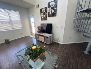 2550 N Washington St, Unit 403 in Denver, CO - Building Photo - Building Photo