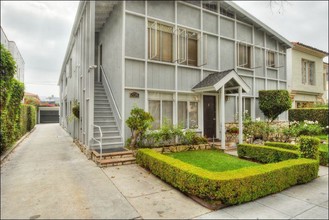 204 S Arnaz Dr in Beverly Hills, CA - Building Photo - Building Photo