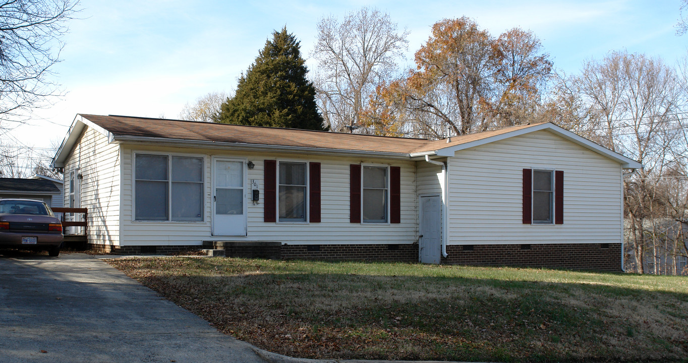 301 Sixth St in Burlington, NC - Foto de edificio