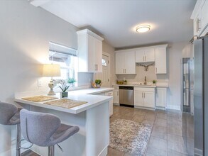 7302 11th Ave NE in Seattle, WA - Foto de edificio - Building Photo