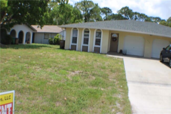 933 SE 24th Ave in Cape Coral, FL - Building Photo - Building Photo