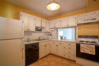 215 SE 3rd Ave, Unit 206c in Hallandale Beach, FL - Building Photo - Building Photo