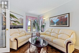 5100 Fallingbrook Dr in Mississauga, ON - Building Photo - Building Photo