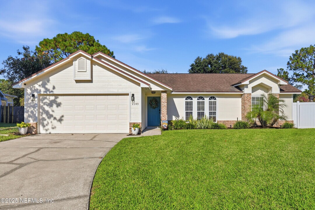 2143 Lady Di Ln in Jacksonville, FL - Building Photo