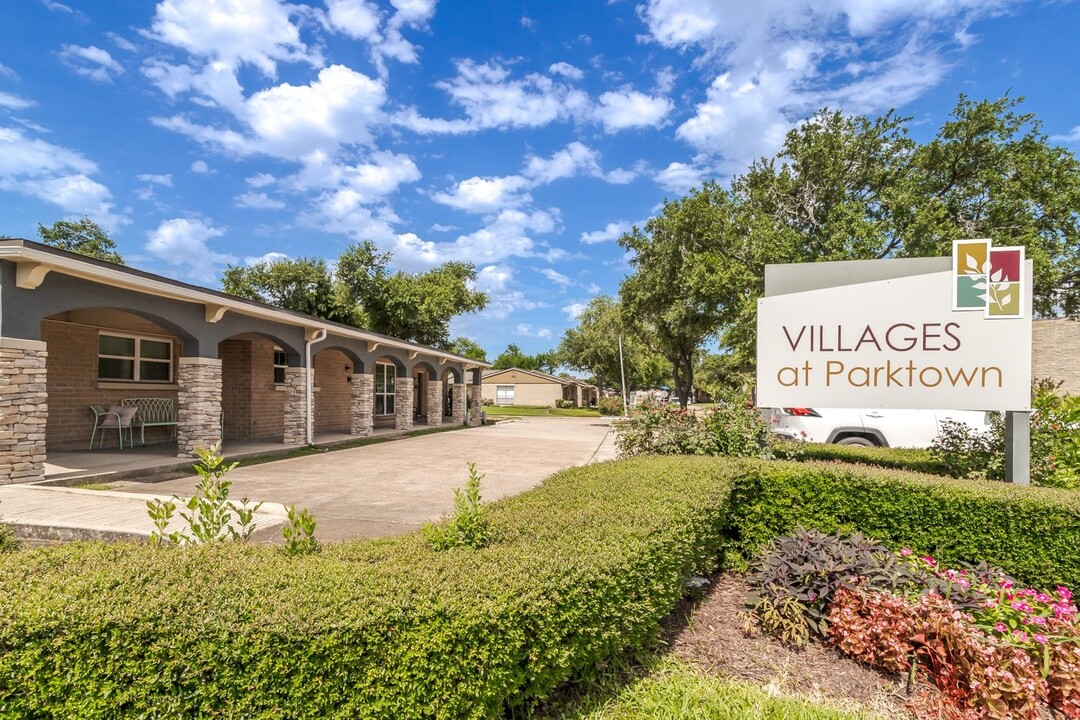 Villages at Parktown Apartment Homes in Deer Park, TX - Building Photo