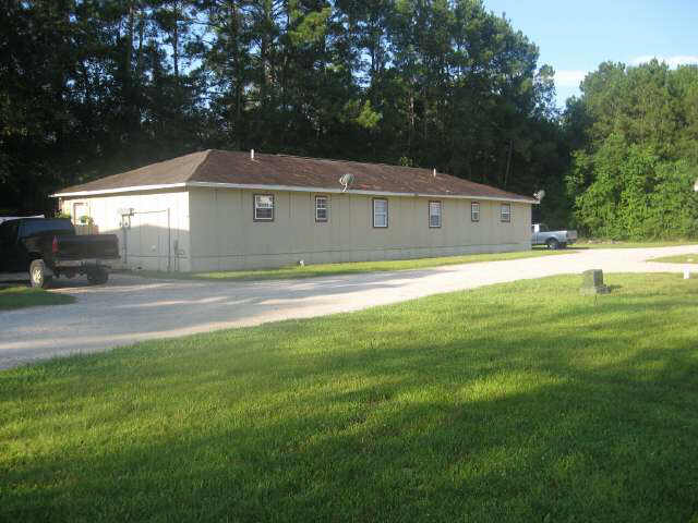 21958 Greenpine in New Caney, TX - Building Photo