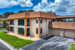 Willow Point Condominiums in Largo, FL - Building Photo