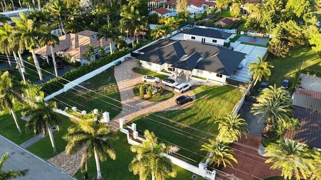 365 NW 132nd Ave in Miami, FL - Building Photo - Building Photo