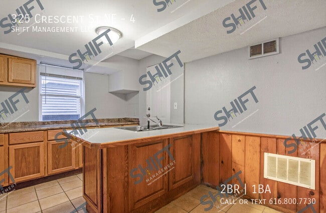 325 Crescent St NE