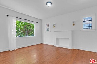 736 N Poinsettia Pl in Los Angeles, CA - Building Photo - Building Photo