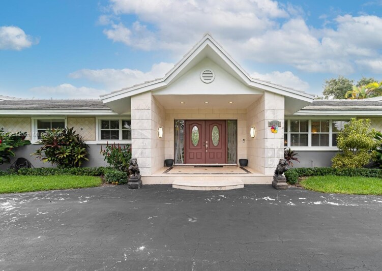 14644 SW 83rd Ct in Palmetto Bay, FL - Building Photo