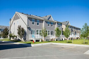 165-199 Monteith Dr SE in High River, AB - Building Photo