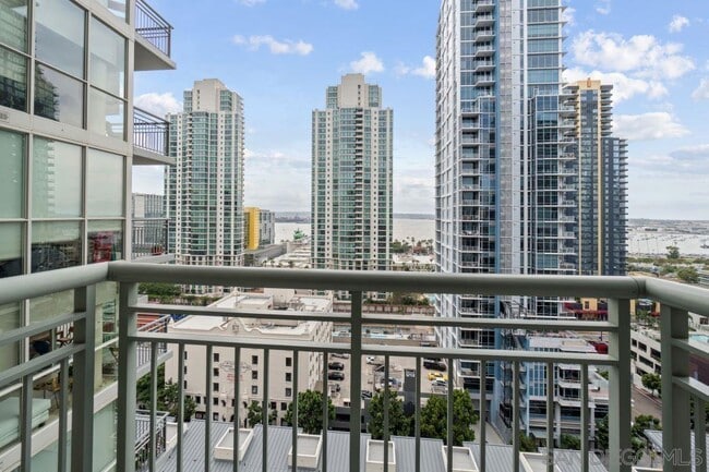 1240 India St in San Diego, CA - Foto de edificio - Building Photo