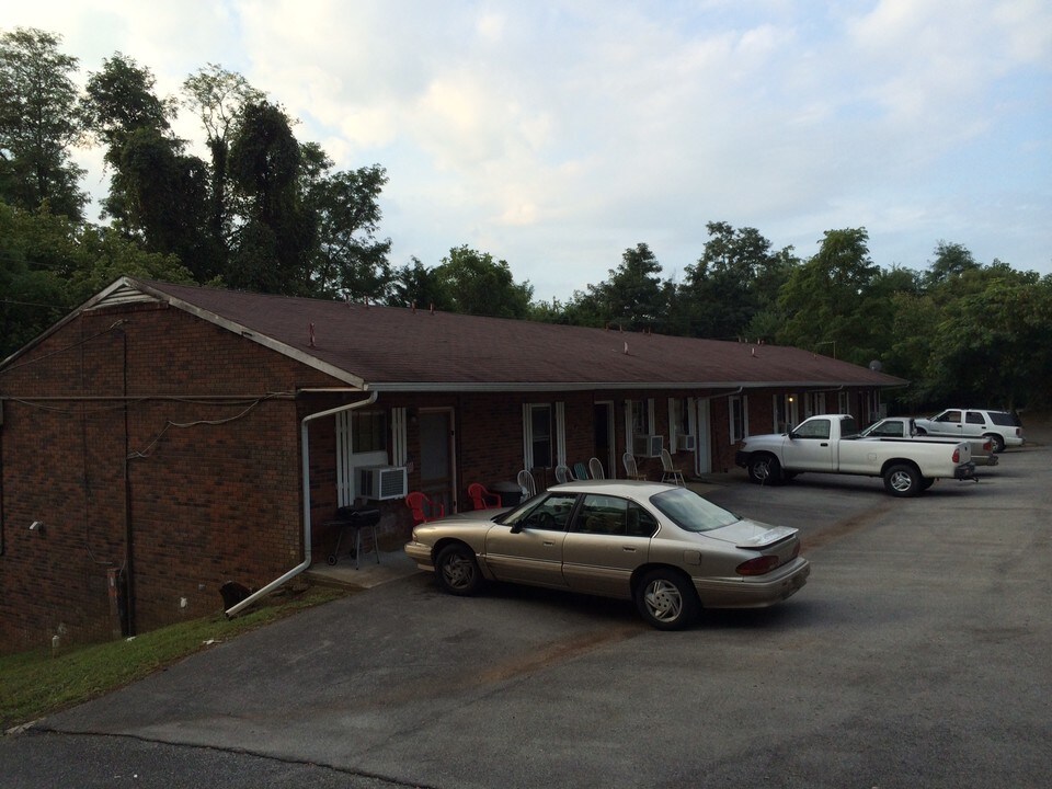 1480 Laura Dr in Morristown, TN - Foto de edificio