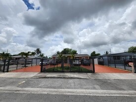 962 E 32nd St in Hialeah, FL - Building Photo